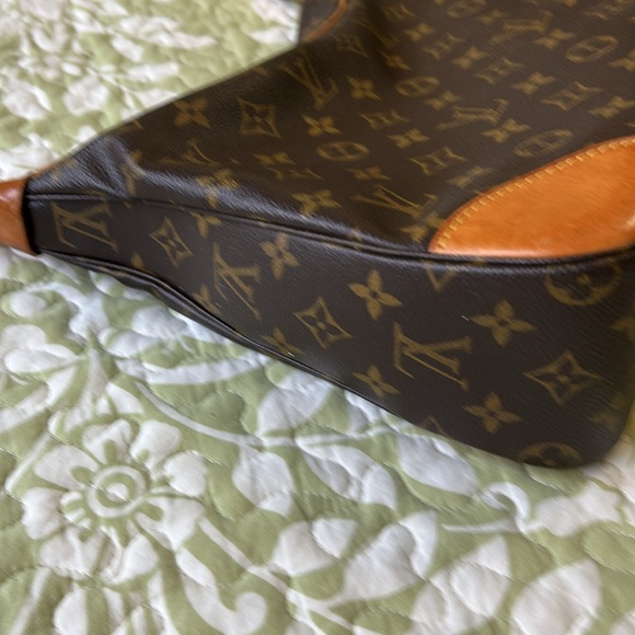 Louis Vuitton Monogram Shoulder Bag. EUC - Picture 6 of 11